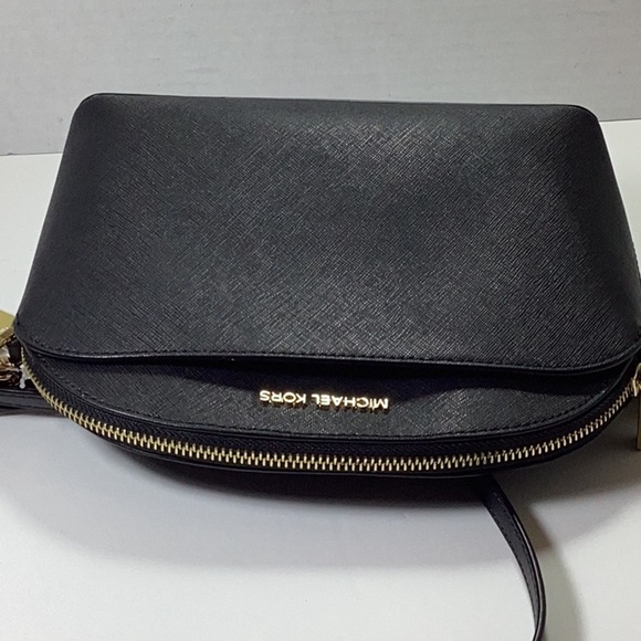 MICHAEL KORS
Medium Jet Set Dome Crossbody Bag - Picture 6 of 7